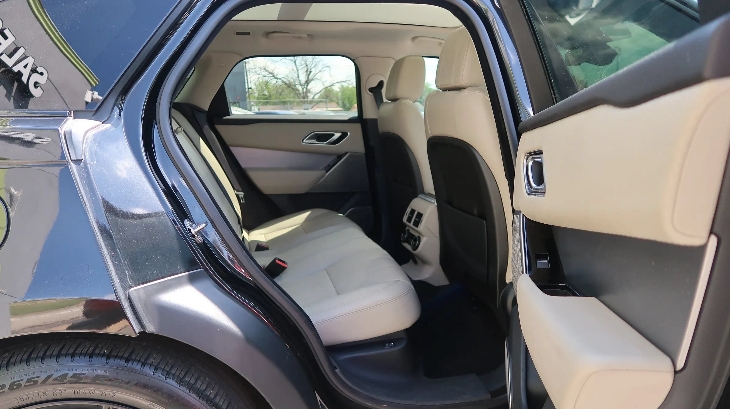 Used 2019 Land Rover Range Rover Velar R-Dynamic SE AWD/4WD image 22
