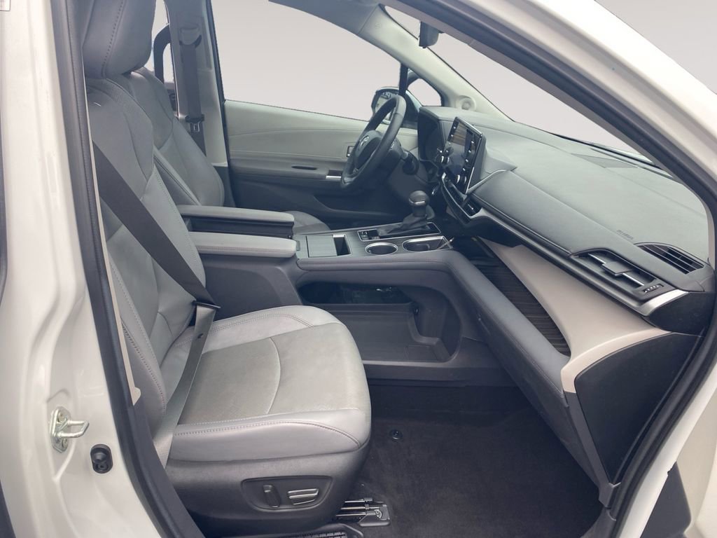 Used 2024 Toyota Sienna Limited image 15