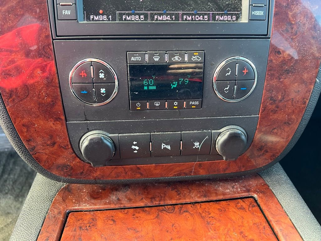 Used 2011 Chevrolet Avalanche LTZ image 32