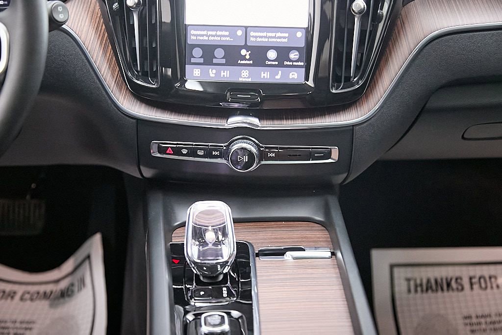 Certified 2024 Volvo XC60 T8 Ultimate w/ Protection Package Premier image 31