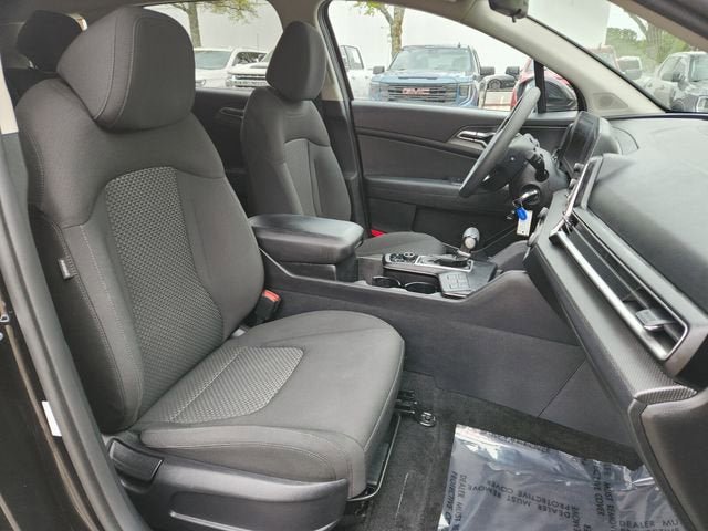 Used 2023 Kia Sportage LX image 18