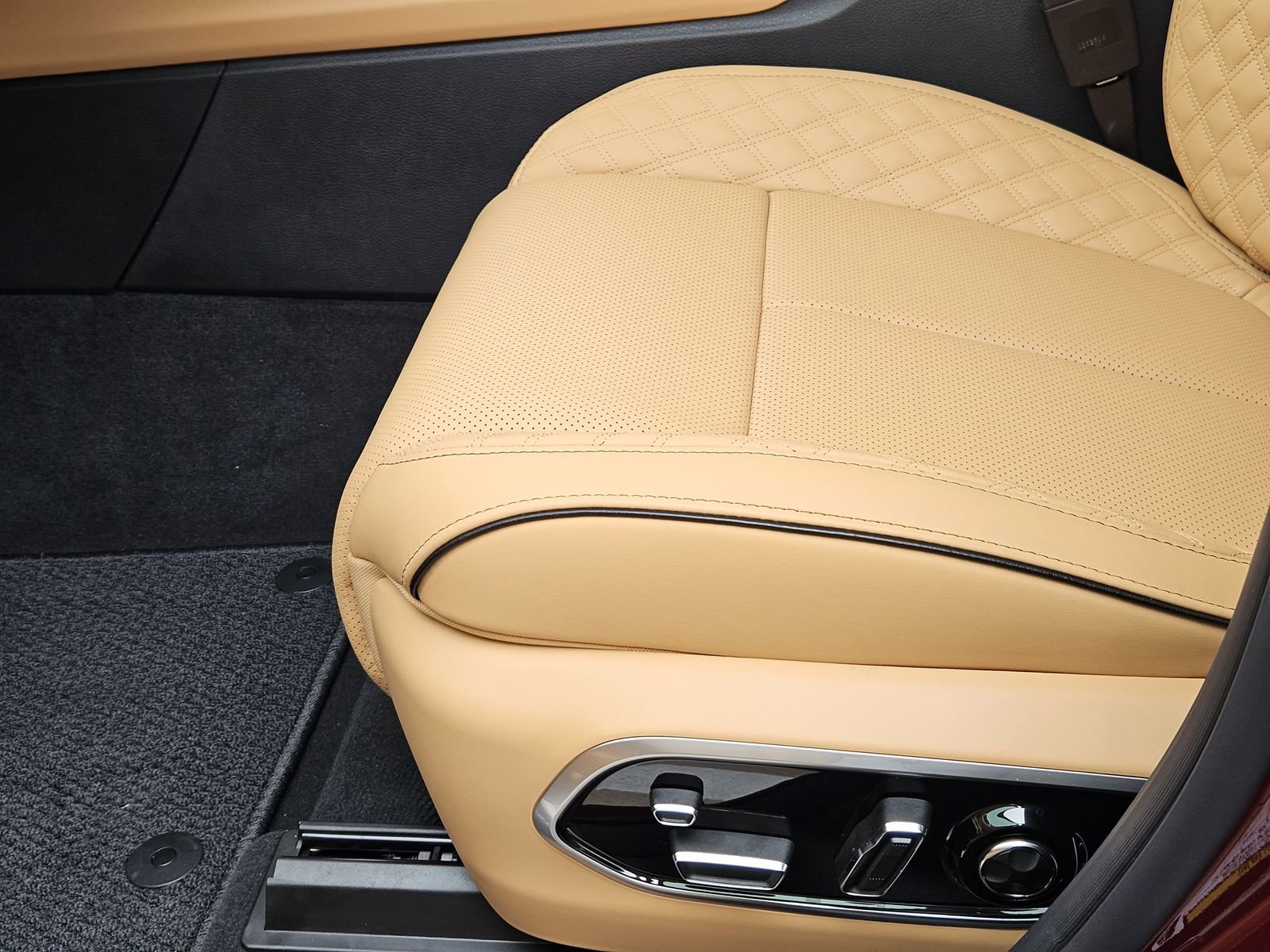 New 2026 Jeep Grand Cherokee L Summit AWD/4WD image 26