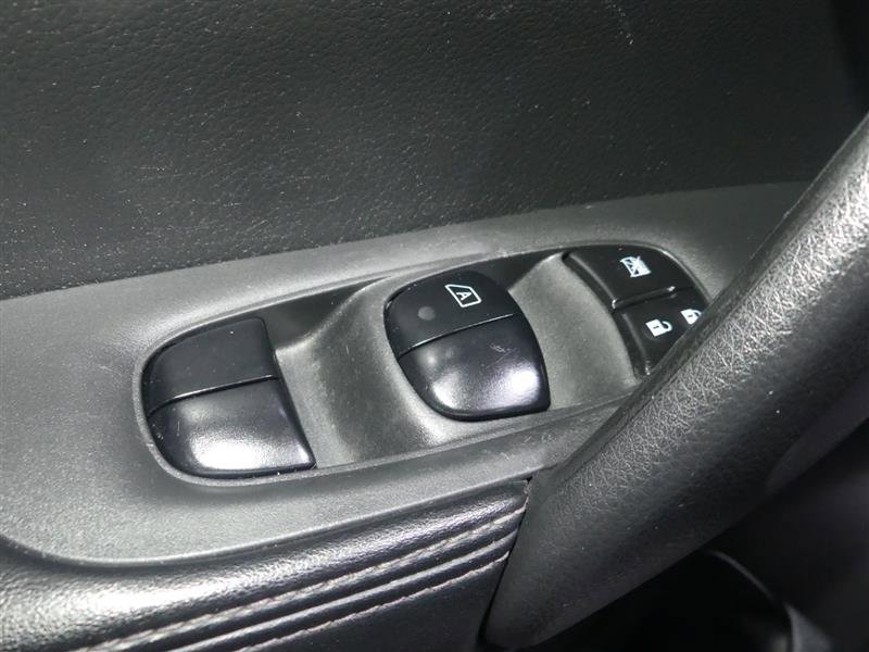 Used 2018 Nissan Rogue Sport SV w/ SV All-Weather Package image 19