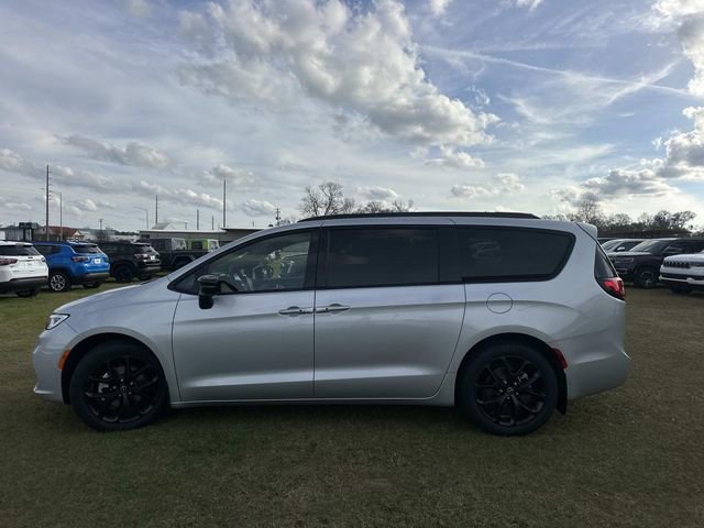 New 2026 Chrysler Pacifica Limited w/ S Appearance Package image 16