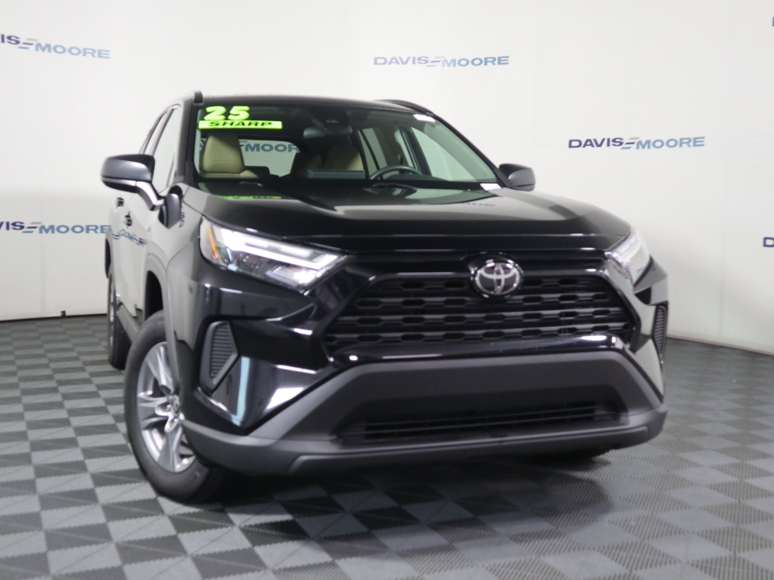Used 2025 Toyota RAV4 LE AWD/4WD image 2
