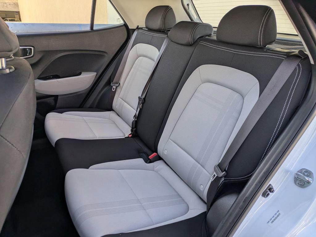 Used 2025 Hyundai Venue SEL image 24