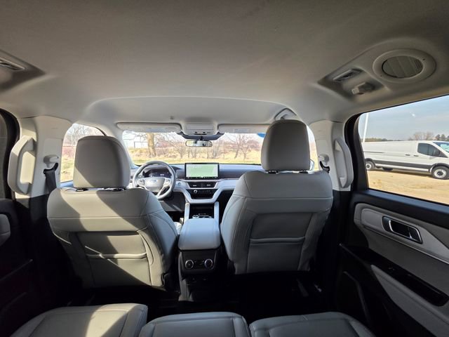 Used 2025 Ford Explorer Active w/ Active Comfort Package image 45