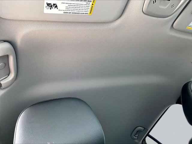 Used 2025 Chevrolet Trax LT FWD image 17