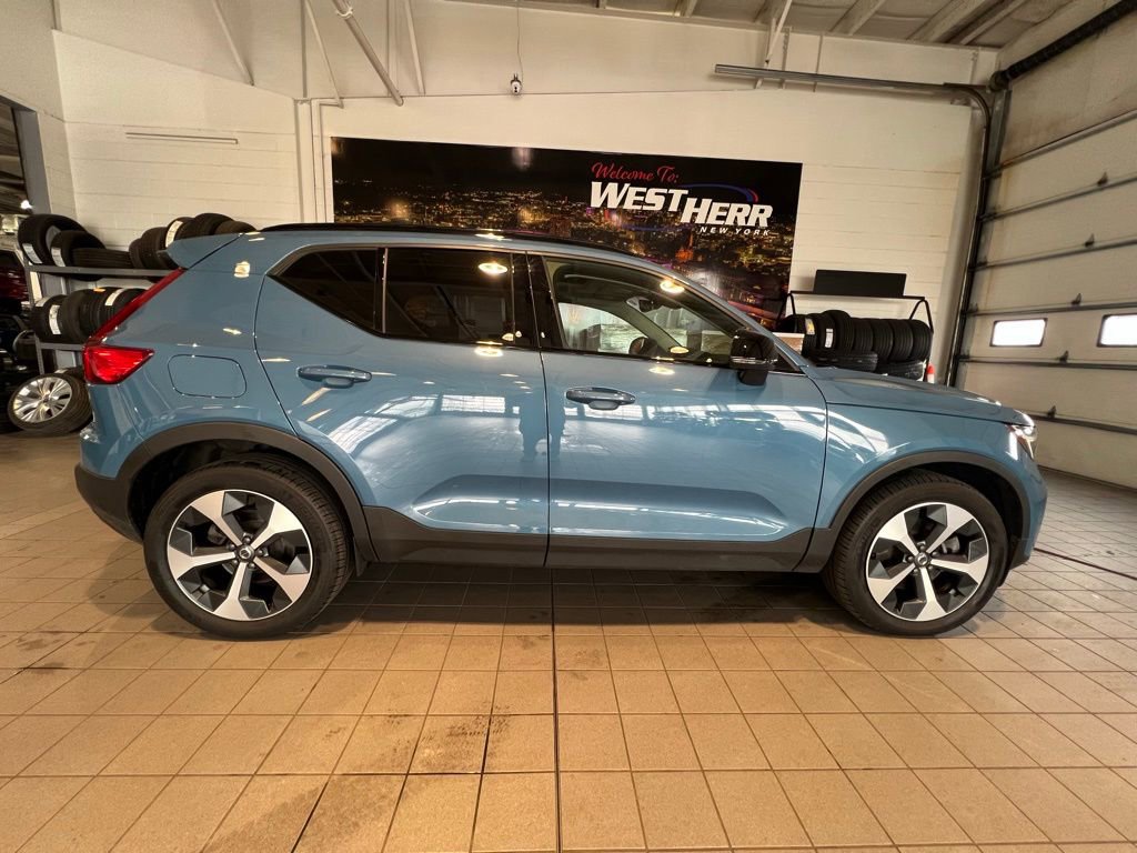 Used 2024 Volvo XC40 B5 Core AWD/4WD image 11