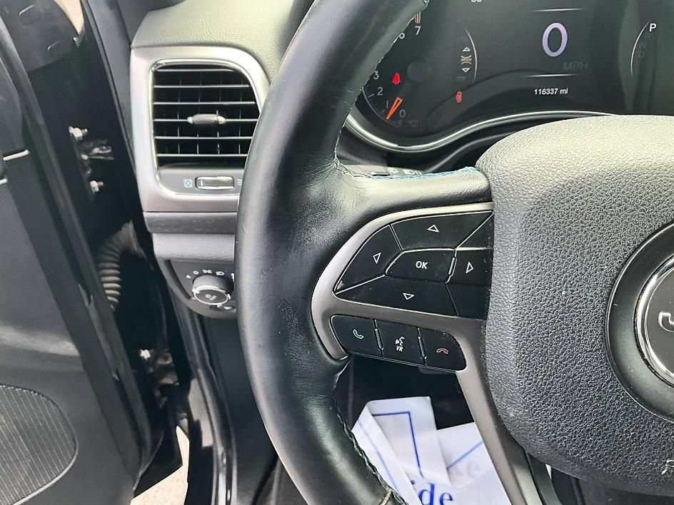 Used 2018 Jeep Grand Cherokee Laredo AWD/4WD image 31