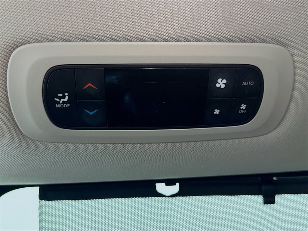 Used 2022 Chrysler Pacifica Touring-L image 32