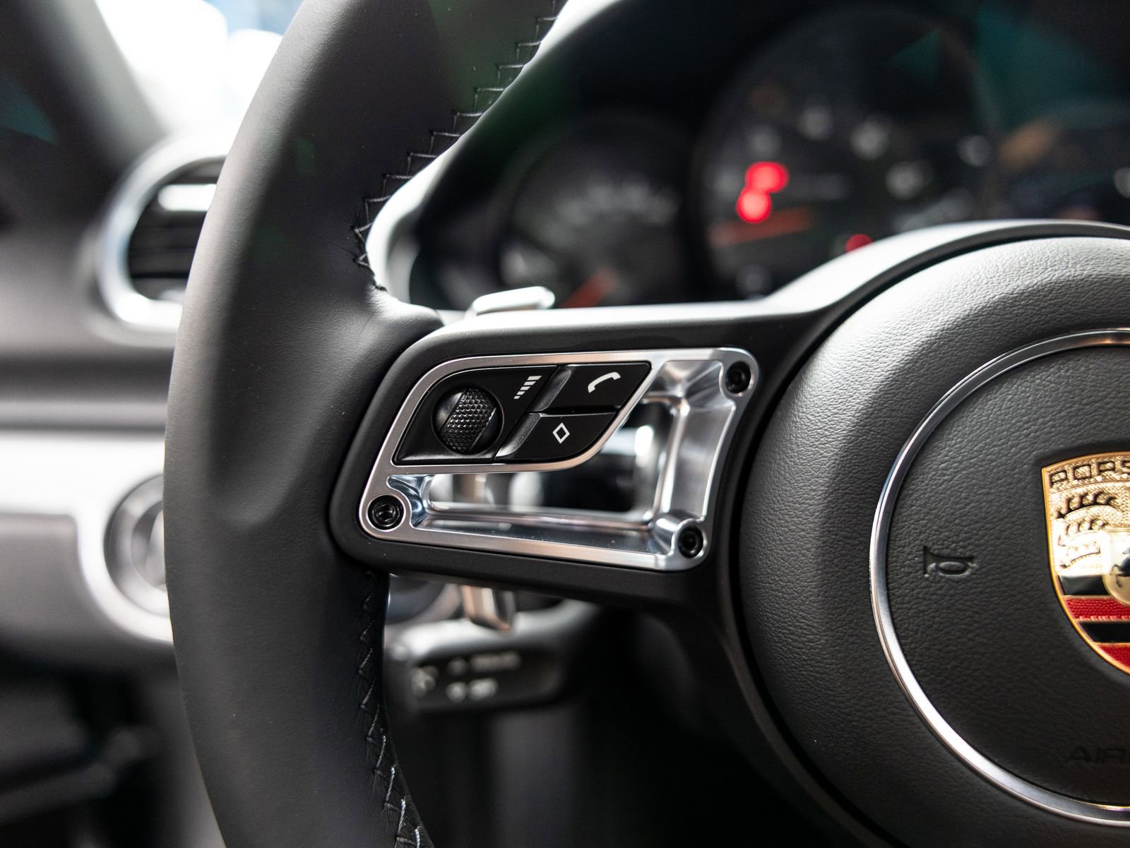Certified 2025 Porsche 718 Cayman RWD image 35