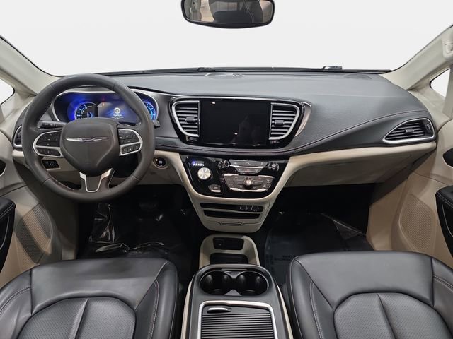Used 2023 Chrysler Pacifica Touring-L image 10