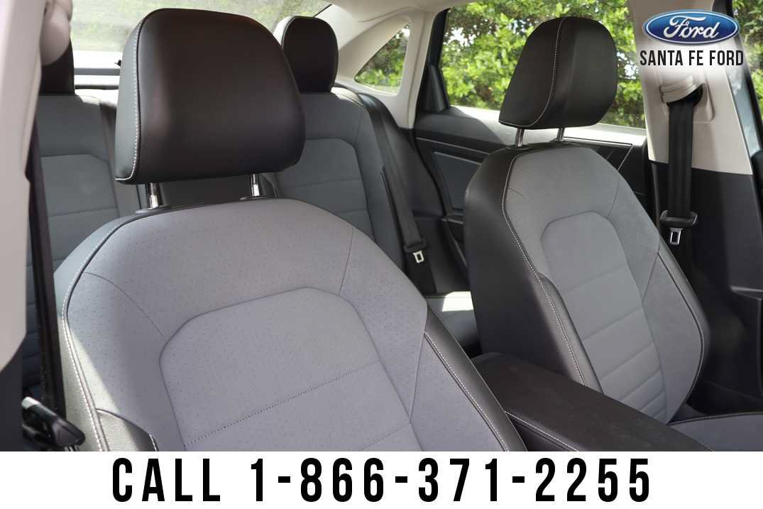 Used 2025 Volkswagen Jetta SE FWD image 24