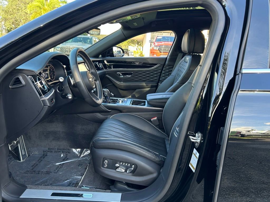 Used 2021 Bentley Flying Spur V8 image 15