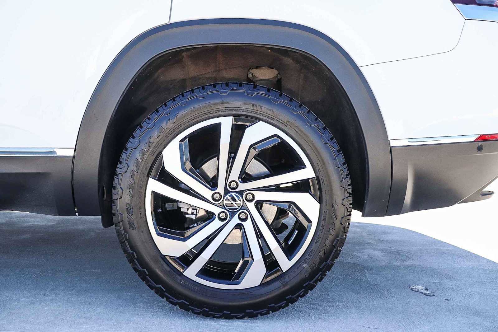 Used 2021 Volkswagen Atlas SEL Premium image 10