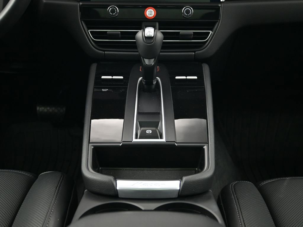 Certified 2026 Porsche Macan image 10