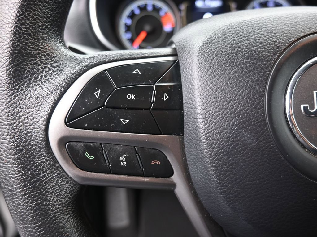 Used 2019 Jeep Cherokee Latitude w/ Popular Appearance Group AWD/4WD image 7
