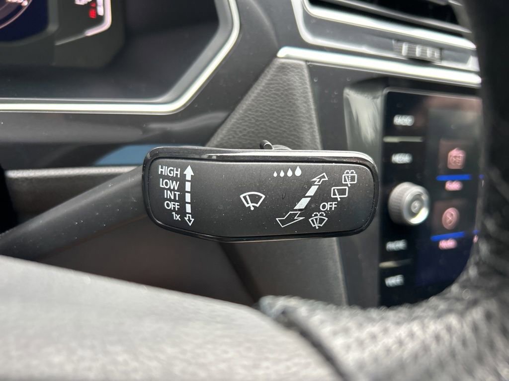 Used 2022 Volkswagen Tiguan SEL R-Line image 30