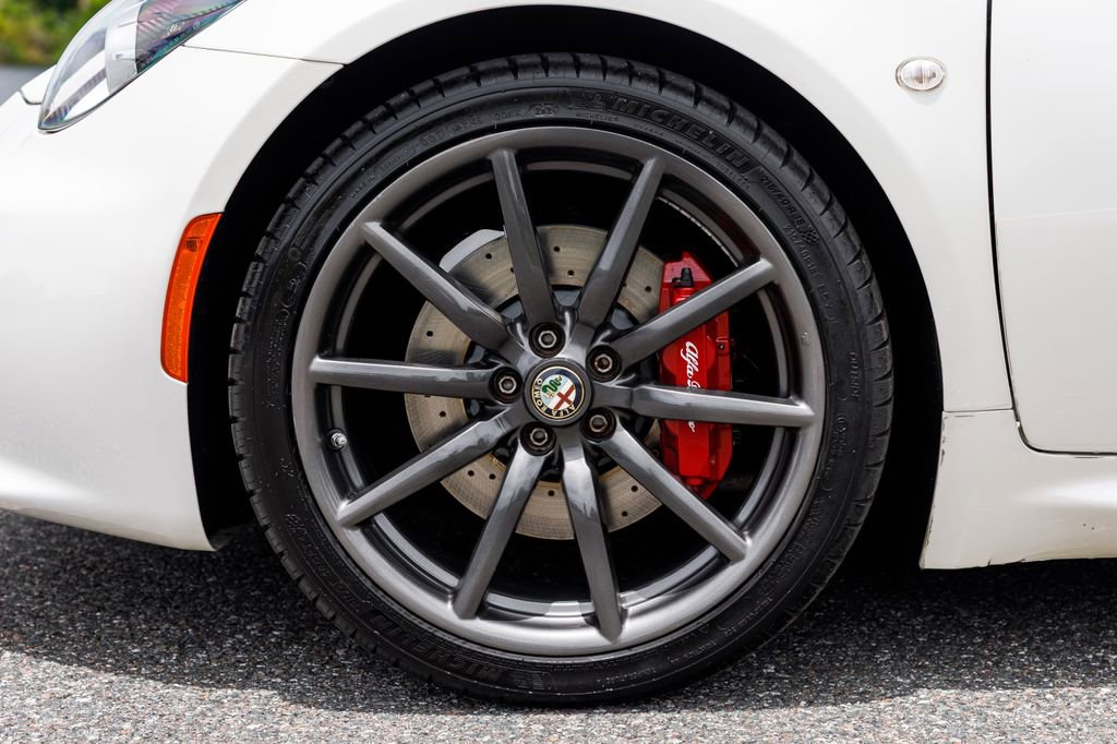 Used 2016 Alfa Romeo 4C Spider w/ Convenience Group - Spider RWD image 31