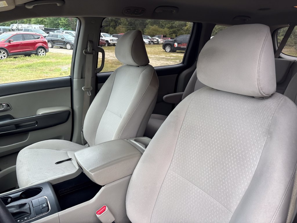 Used 2018 Kia Sedona L FWD image 7