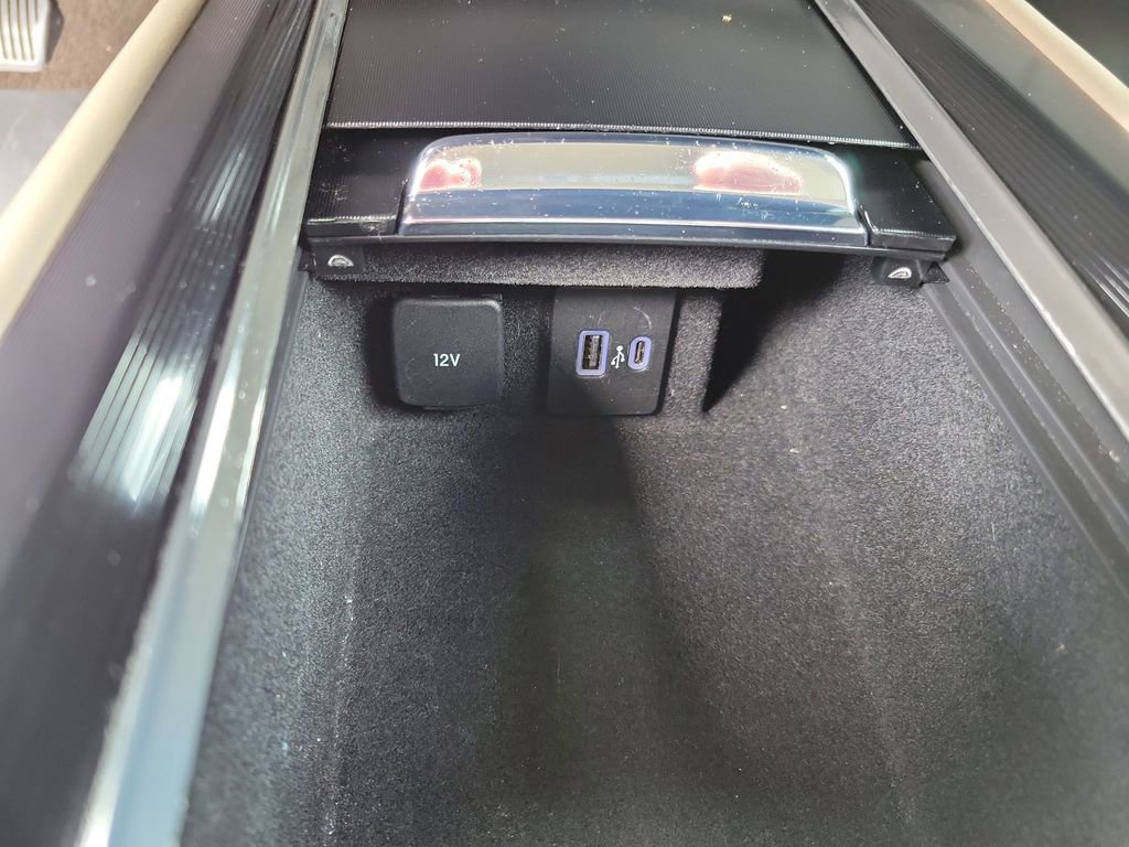 Used 2022 Lincoln Corsair Reserve w/ Equipment Group 201A image 38