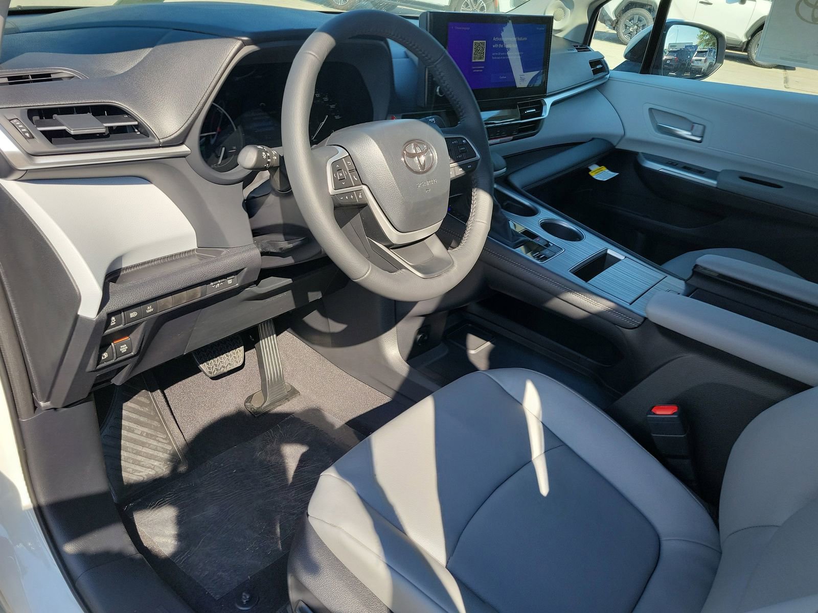 New 2026 Toyota Sienna XLE FWD image 15