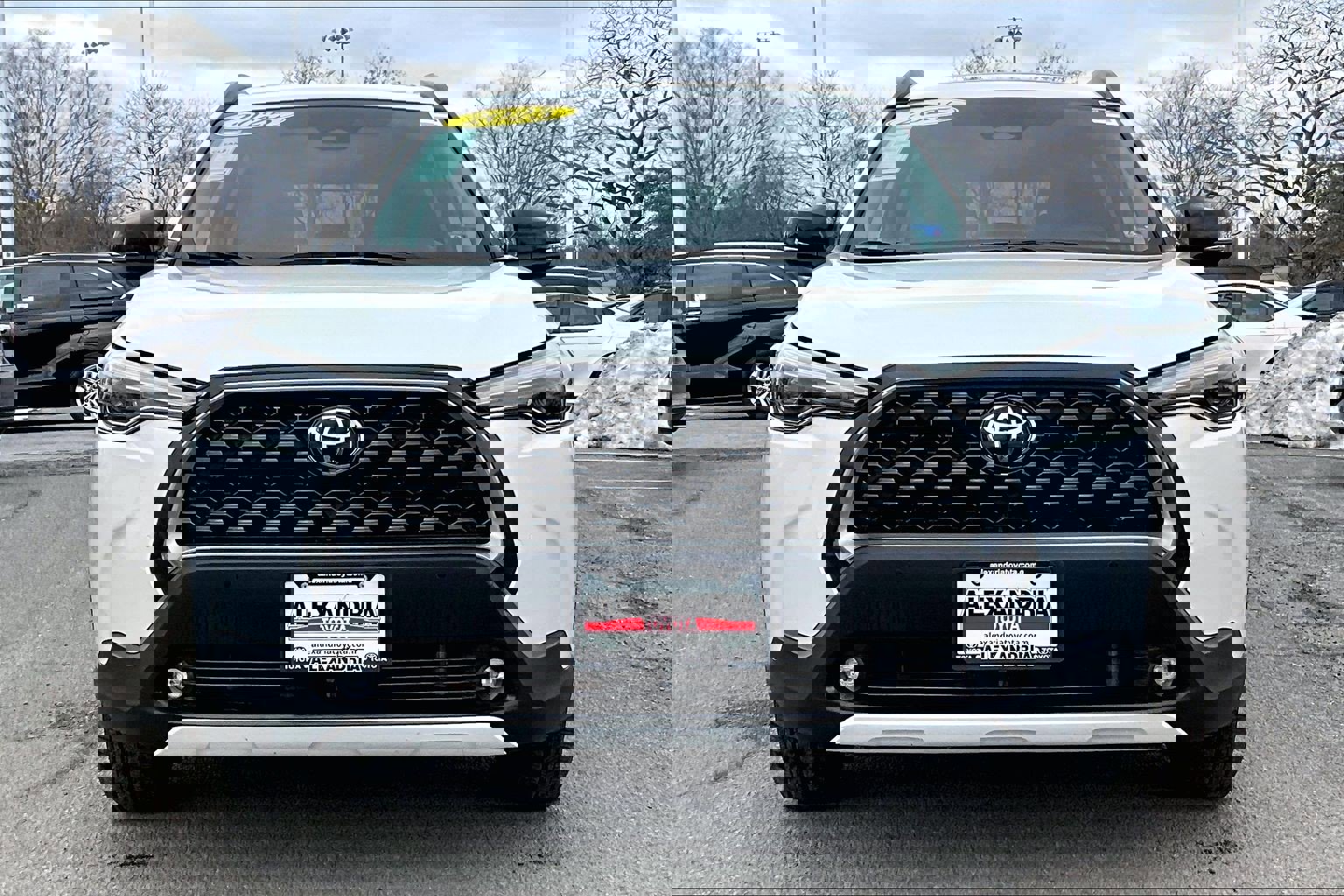 Used 2025 Toyota Corolla Cross XLE image 3