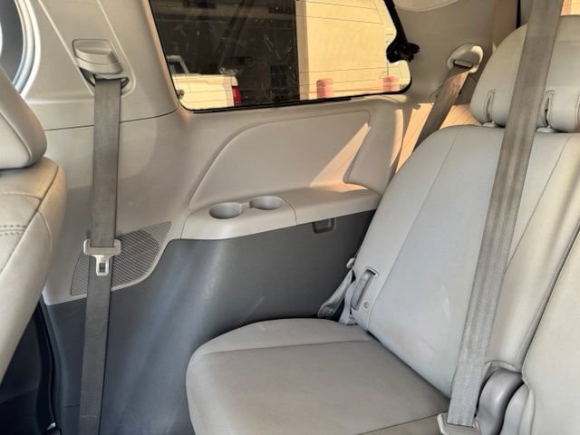 Used 2018 Toyota Sienna XLE Premium FWD image 26