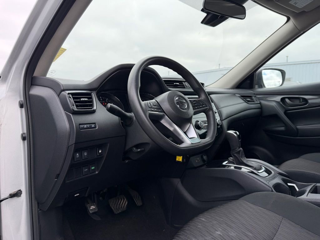 Used 2020 Nissan Rogue S image 11