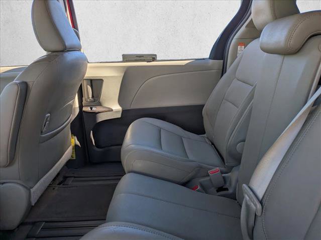 Used 2015 Toyota Sienna XLE image 18