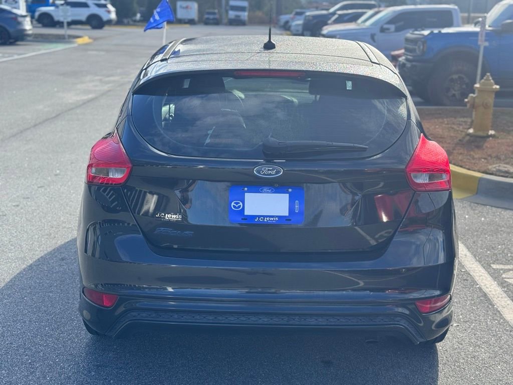 Used 2015 Ford Focus SE w/ SE Sport Package image 6