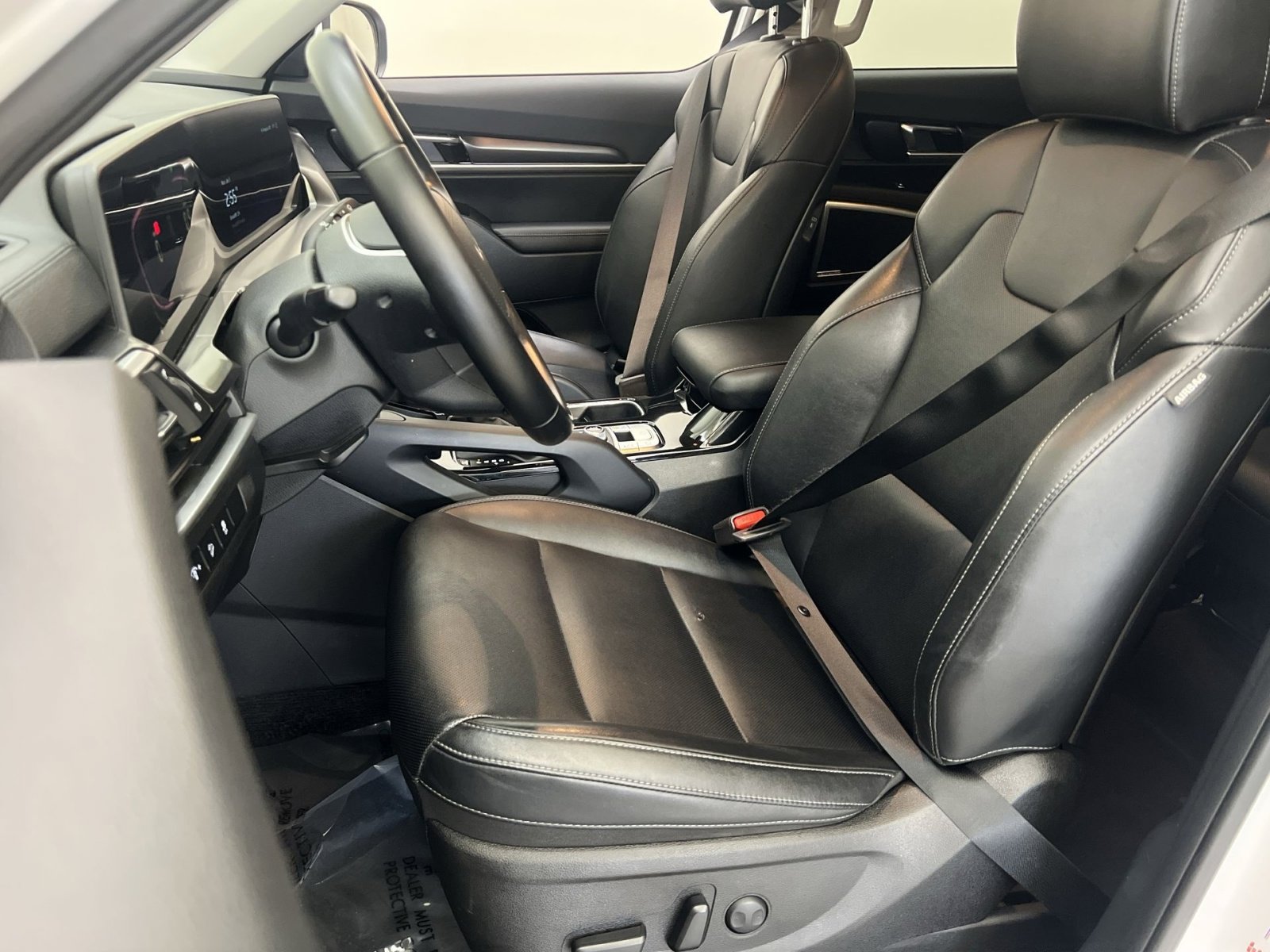 Used 2023 Kia Telluride S image 11