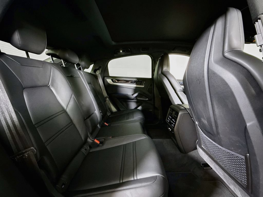 Certified 2026 Porsche Cayenne E-Hybrid Coupe AWD/4WD image 19