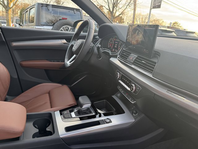 Certified 2025 Audi Q5 2.0T Premium w/ Convenience Plus Package image 26