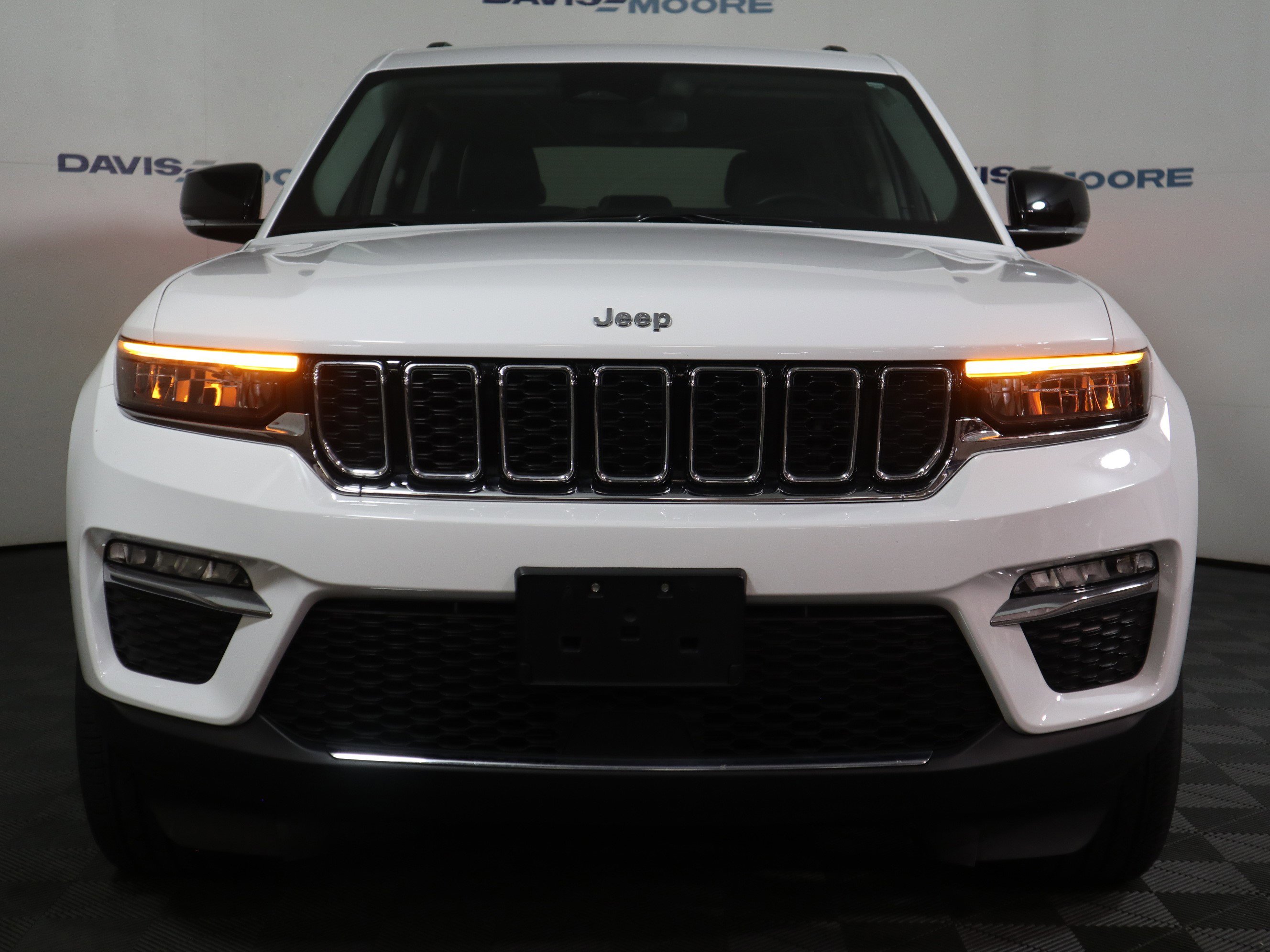 Used 2023 Jeep Grand Cherokee Limited AWD/4WD image 14
