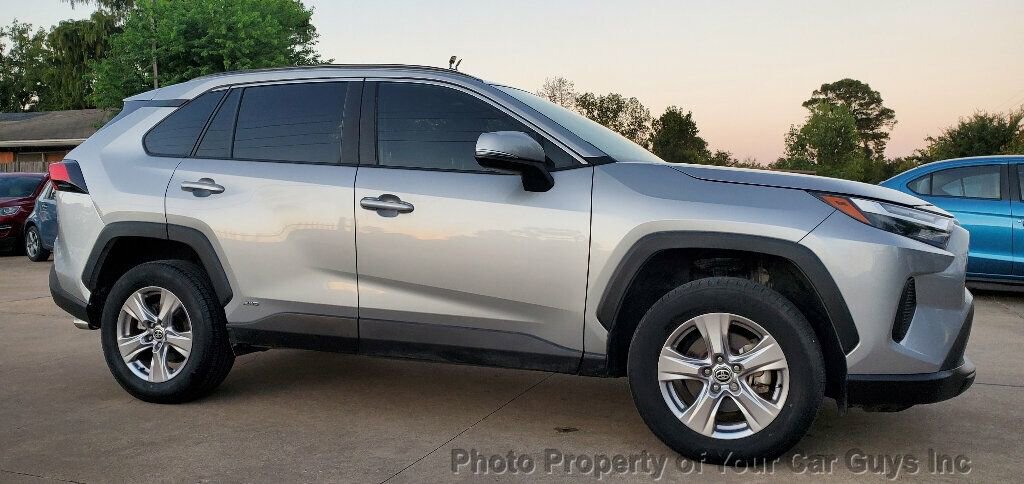 Used 2022 Toyota RAV4 XLE w/ Convenience Package image 11