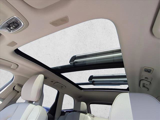 Used 2018 Volvo XC60 T6 Momentum w/ Vision Package image 15