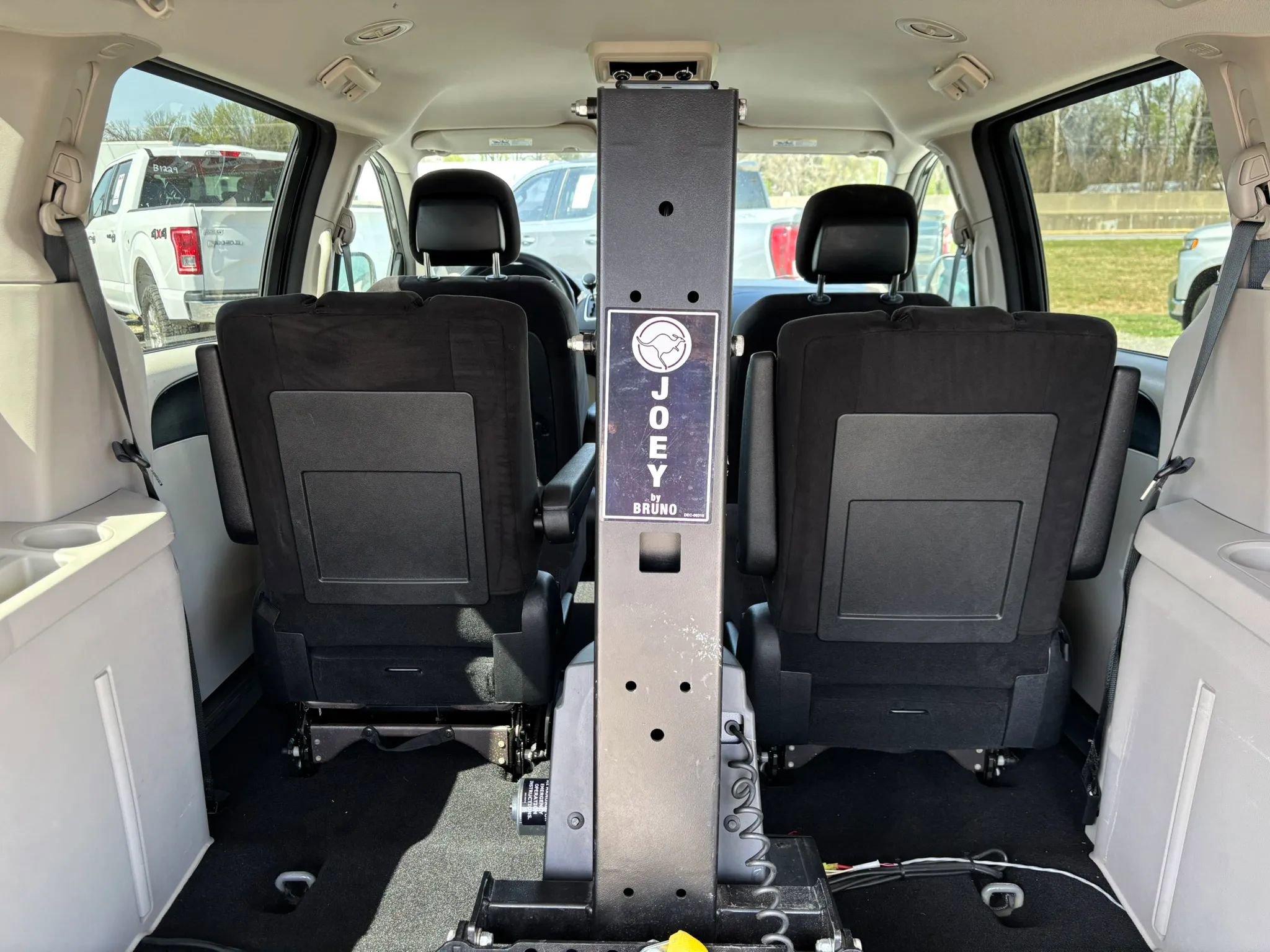 Used 2012 Dodge Grand Caravan SXT image 11