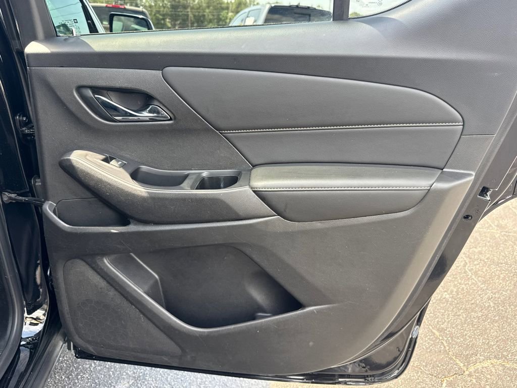 Used 2021 Chevrolet Traverse LS FWD image 17