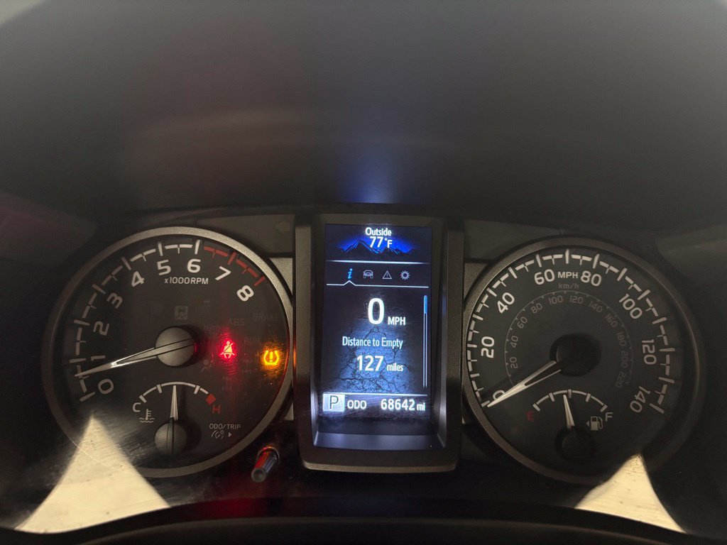 Used 2021 Toyota Tacoma TRD Off-Road w/ Technology Package AWD/4WD image 23
