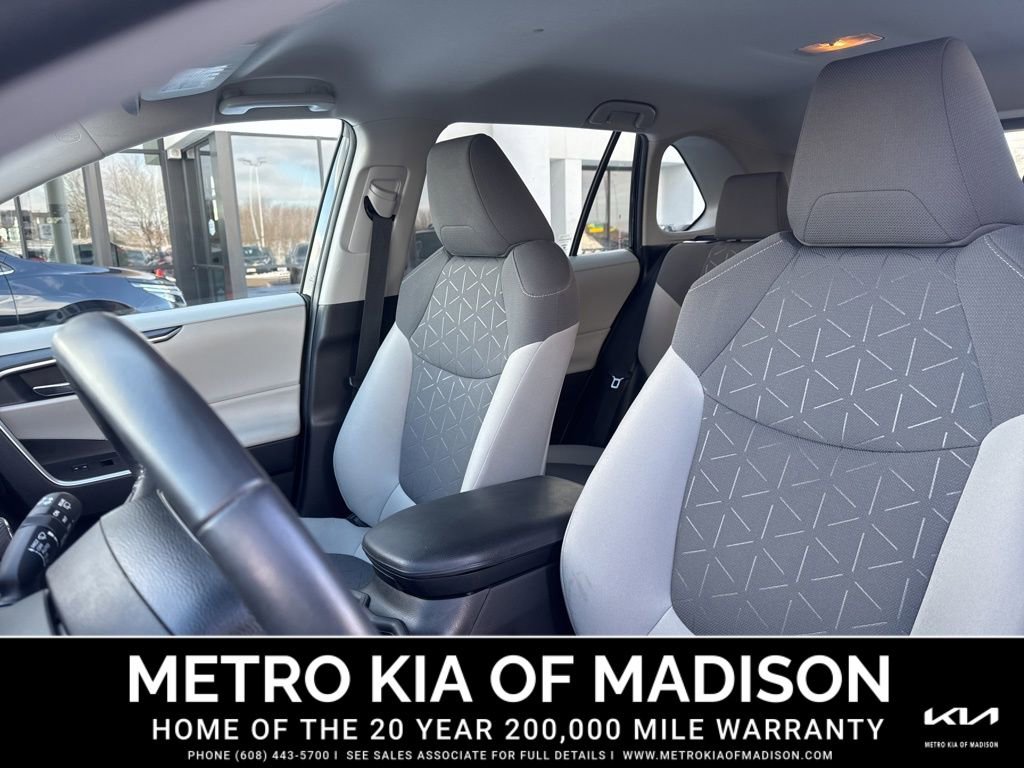Used 2020 Toyota RAV4 XLE image 15