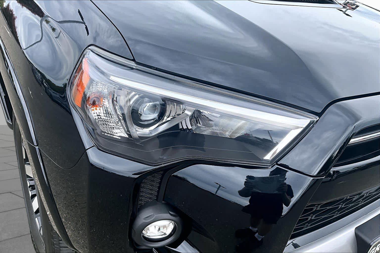 Used 2023 Toyota 4Runner TRD Off-Road Premium w/ Moonroof Package AWD/4WD image 27