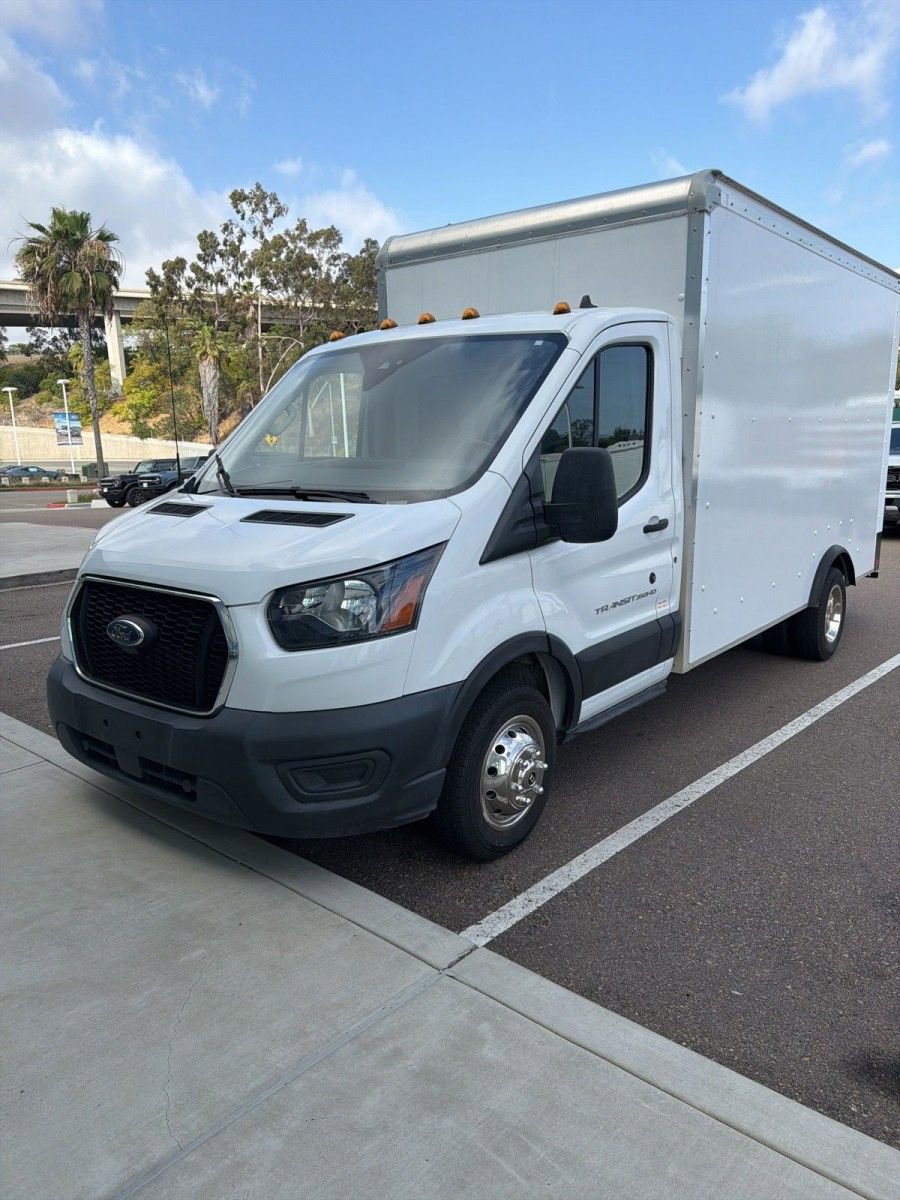 Used 2022 Ford Transit 350 DRW RWD image 2