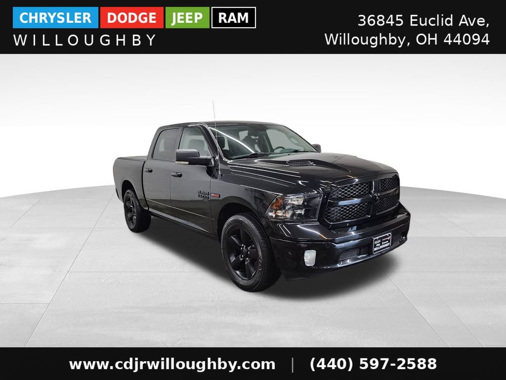 Used 2019 RAM 1500 Classic SLT w/ Black Appearance Group AWD/4WD image 3