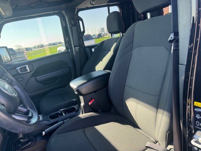 Used 2022 Jeep Gladiator Willys AWD/4WD image 14