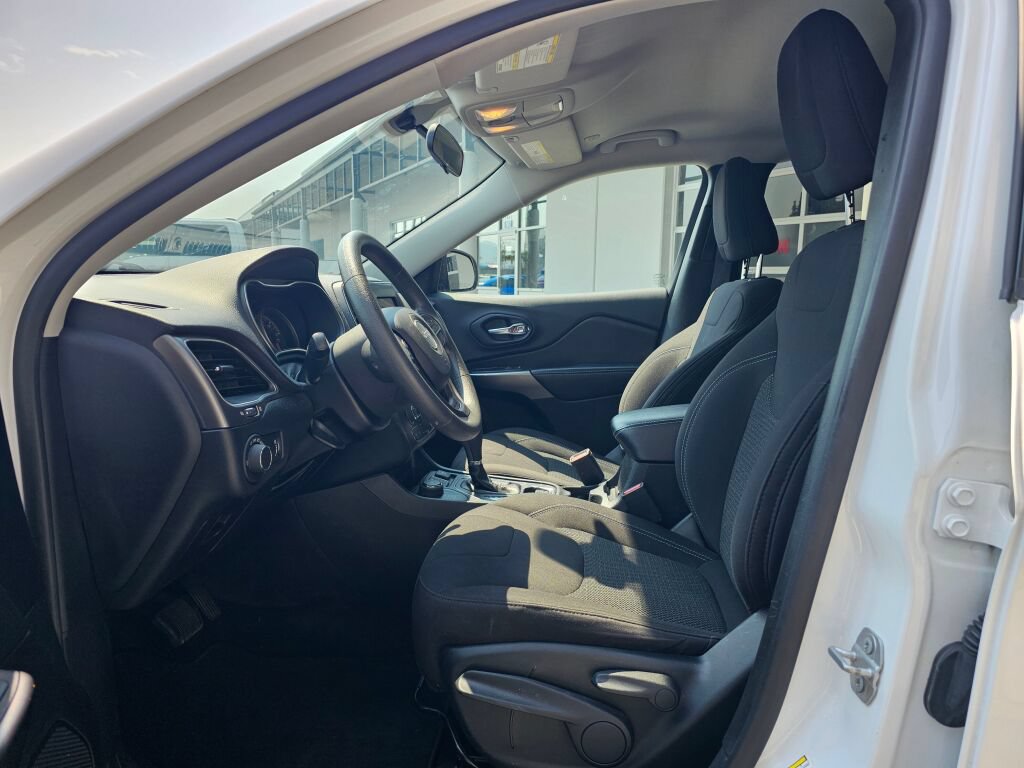 Used 2020 Jeep Cherokee Latitude AWD/4WD image 20