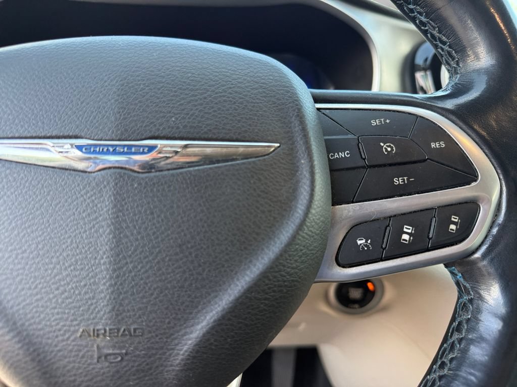 Used 2021 Chrysler Pacifica Touring-L FWD image 25