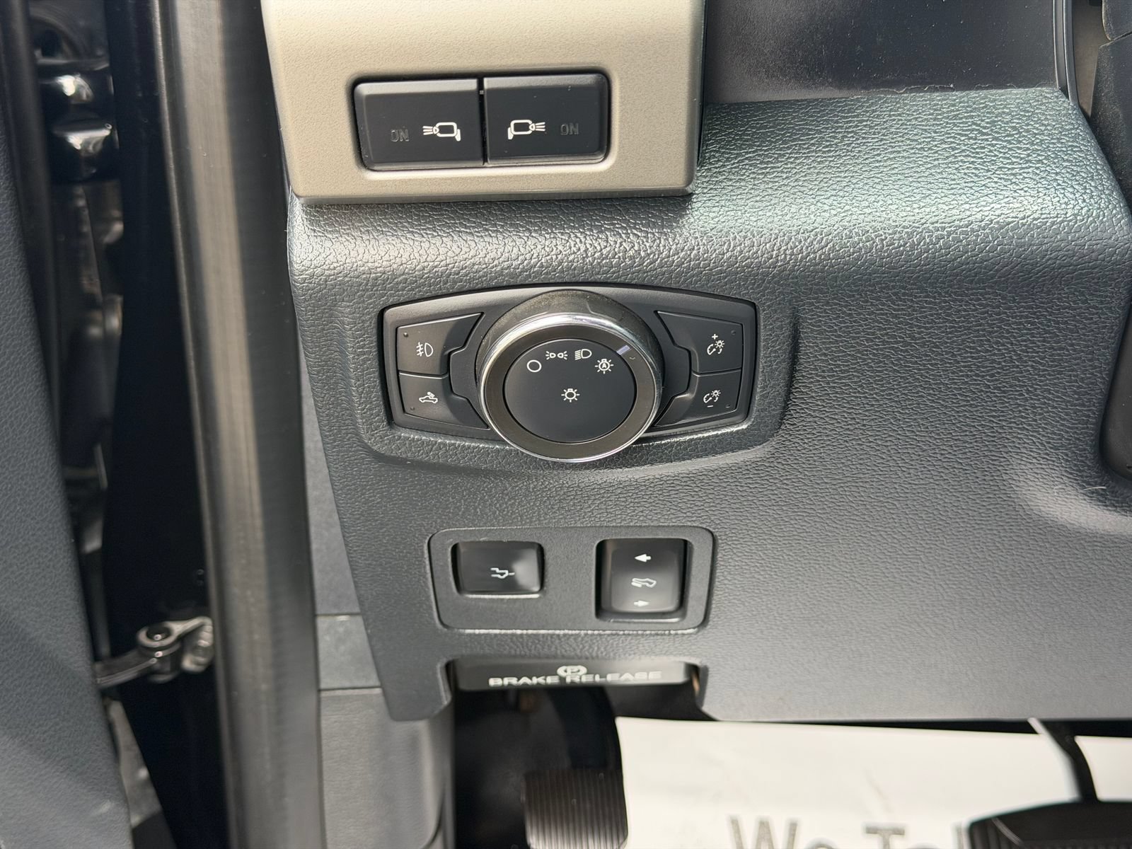 Used 2022 Ford F350 Lariat w/ Tremor Off-Road Package AWD/4WD image 34