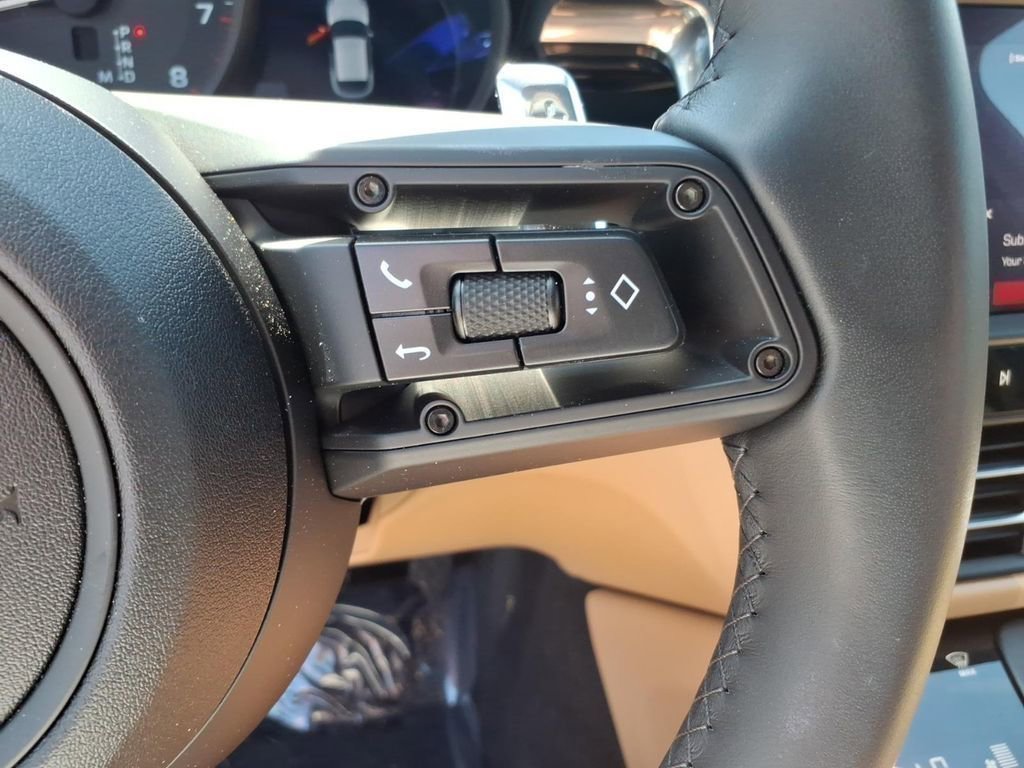 Used 2025 Porsche Macan AWD/4WD image 21